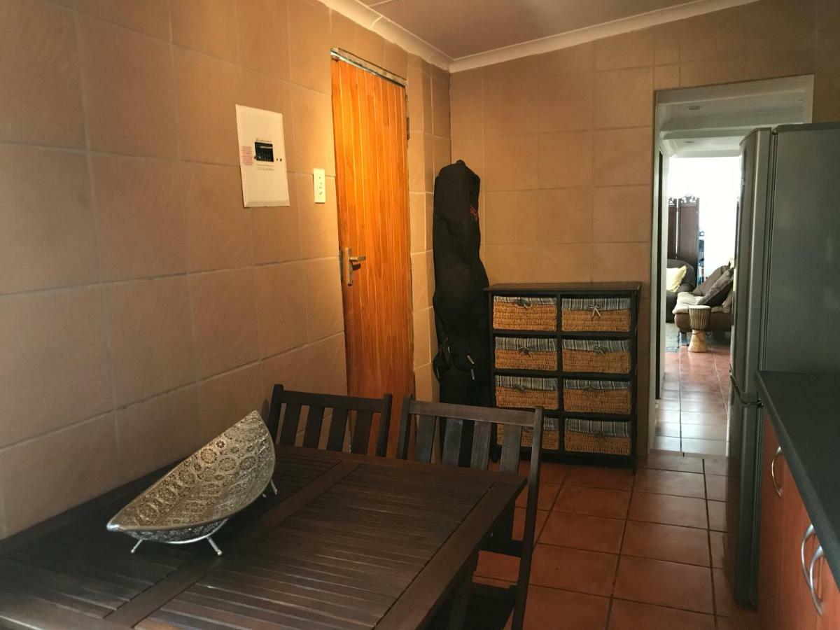 Contemporary Stay At Giraffe Cottage Benoni Exterior photo